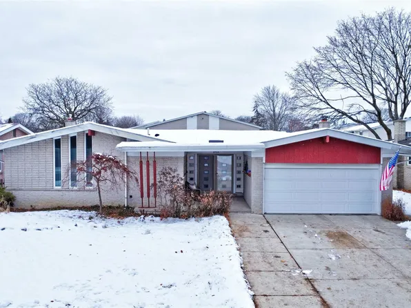8704 Edna Dr, Warren, MI 48093