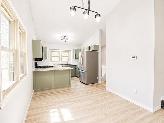 5th image of 4612 S Elizabeth Ave