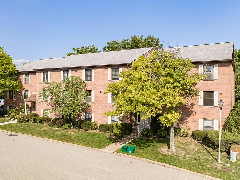 7250-7272 Beacon Hill Dr — Photo 8