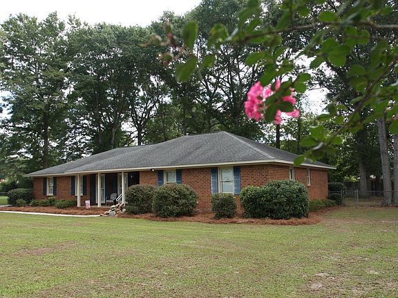 3rd image of 1001 Twin Lakes Dr