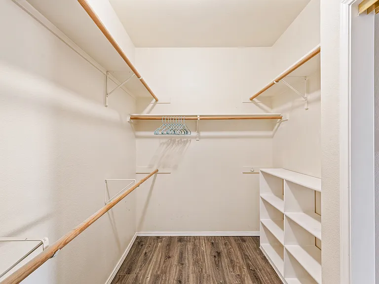 1464 Summerhill Dr — Photo 4