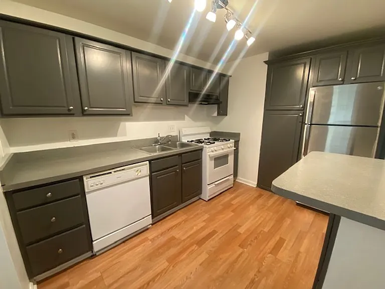 883 Monroe Dr NE — Photo 1