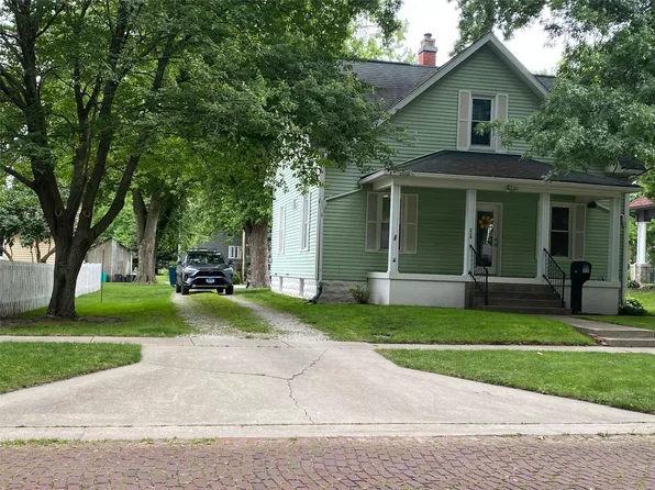214 N Pine St, Nokomis, IL 62075