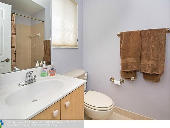 4th image of 1145 Lavender Cir