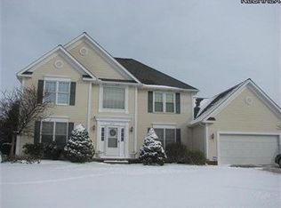 3175 Crown Pointe Dr, Stow, OH 44224