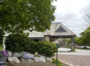 10 Laurel Valley Ct, Lake In The Hills, IL 60156