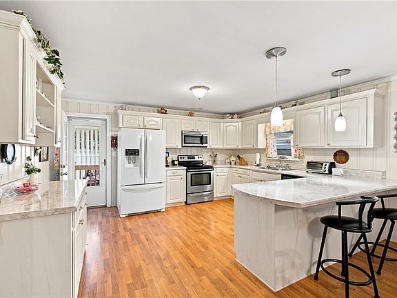 3rd image of 45 Durham Dr