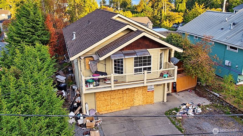 3rd image of 10452 12th Avenue SW