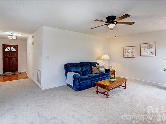 5th image of 132 Chelton Ct