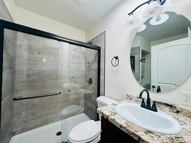 1 and 2 Bedroom Townhomes Near Downtown Tucson! Renovated with Off Street Parking! — Photo 14