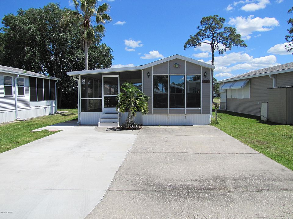 1st image of 558 Lake Dr