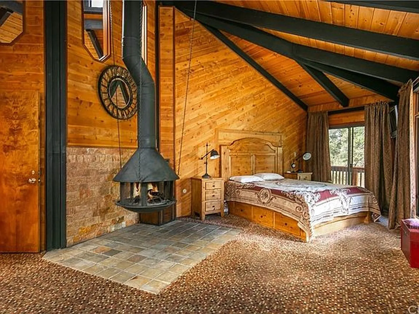 Beautiful 5-Bedroom Home with Mountain Views in Pine Club Mountain! — Photo 4