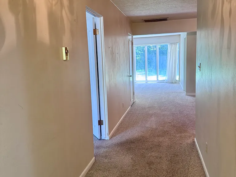 487 Gustafson Dr — Photo 2