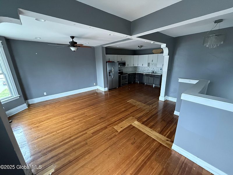 4th image of 554 Washington Avenue