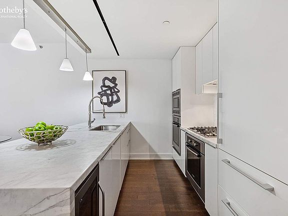 5th image of 5 Franklin Pl #9C