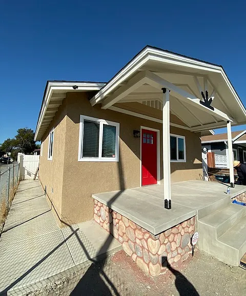 4204 Cherokee Ave — Photo 2