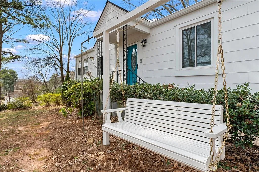 3 bed, 2.0 bath, 1253 sqft, $3,100 — Photo 2
