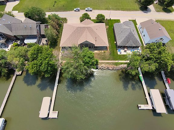 4th image of 910 E Shore Dr