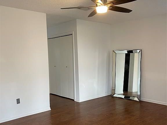 4th image of 17824 Kings Park Ln