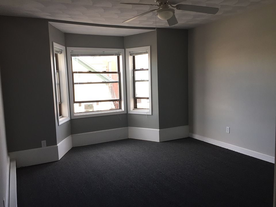 1st image of 302 Atwells Ave APT 4