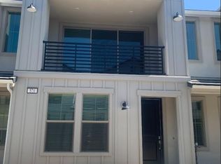 570 N Sylmar Ln, Clovis, CA 93611