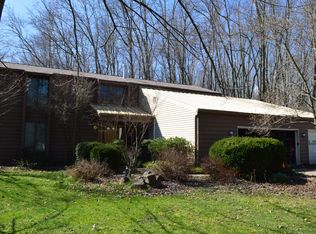 27313 Forsythia Dr, Columbia Station, OH 44028