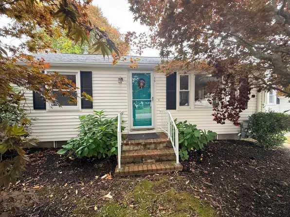 15 Holcomb St, Fairhaven, MA 02719