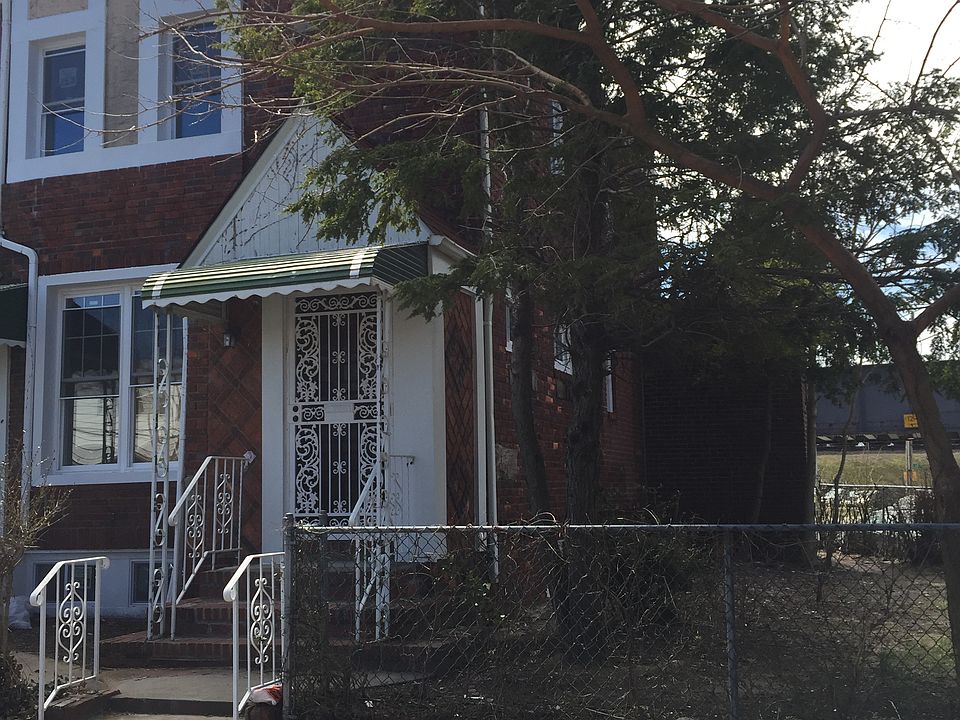 1st image of 225-00 Mentone Ave