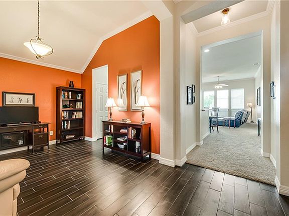 4th image of 944 Dogwood Ln