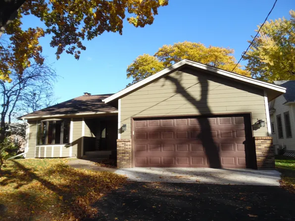 379 3rd St NW, Forest Lake, MN 55025