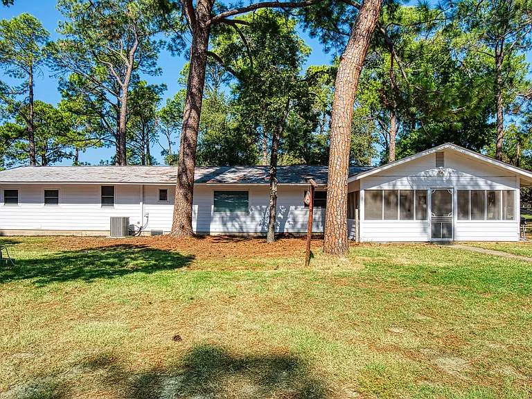 201 White Dr — Photo 3