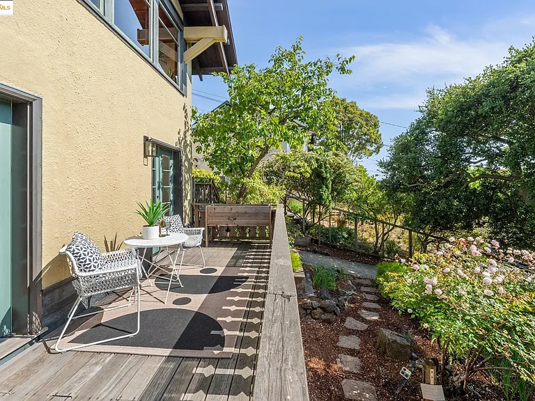 1309 Arch St — Photo 4