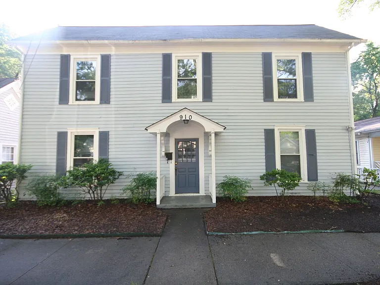 910 Lancaster St #A — Photo 1