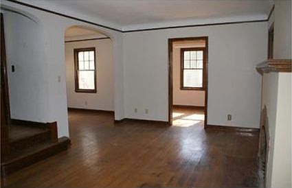 2nd image of 277 Bernard St W