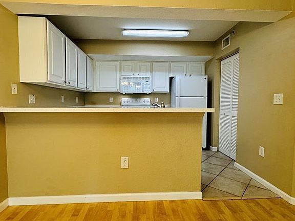 5th image of 4113 Residence Dr APT 208