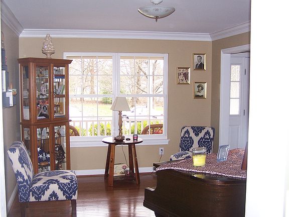 Dining/sitting/piano room