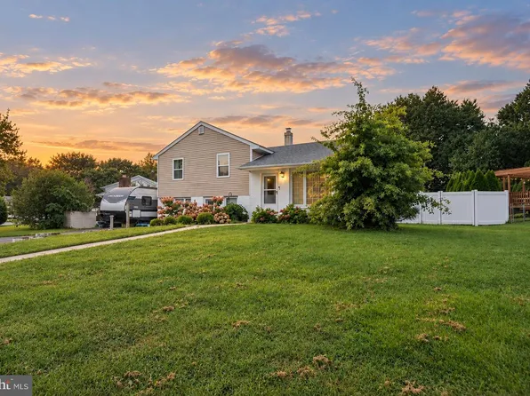 2232 E Helms Mnr, Upper Chichester, PA 19061