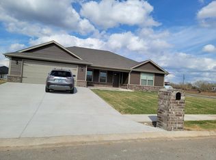 1124 Center Court Cir, Grove, OK 74344