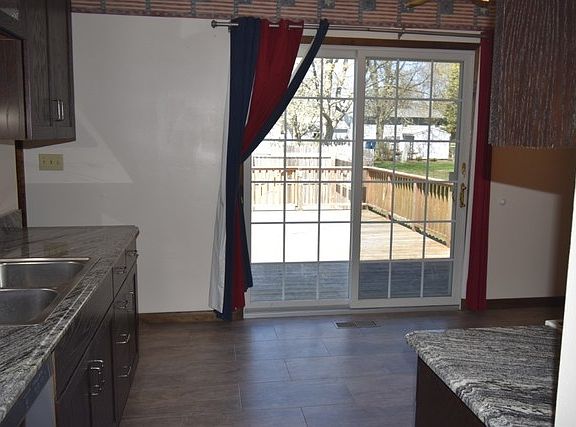 5th image of 208 E Lincoln St