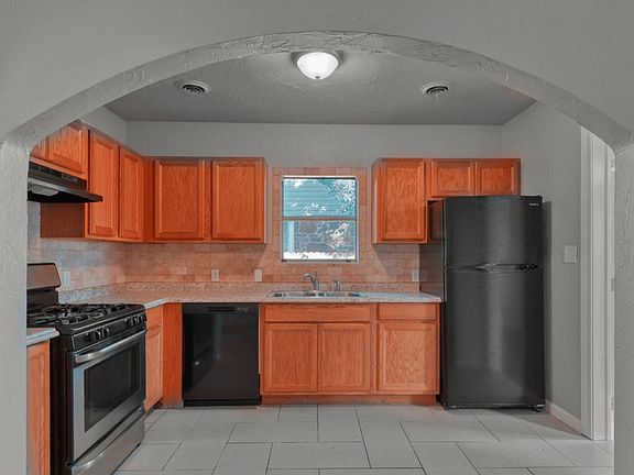 3rd image of 1006 Lackey Ave