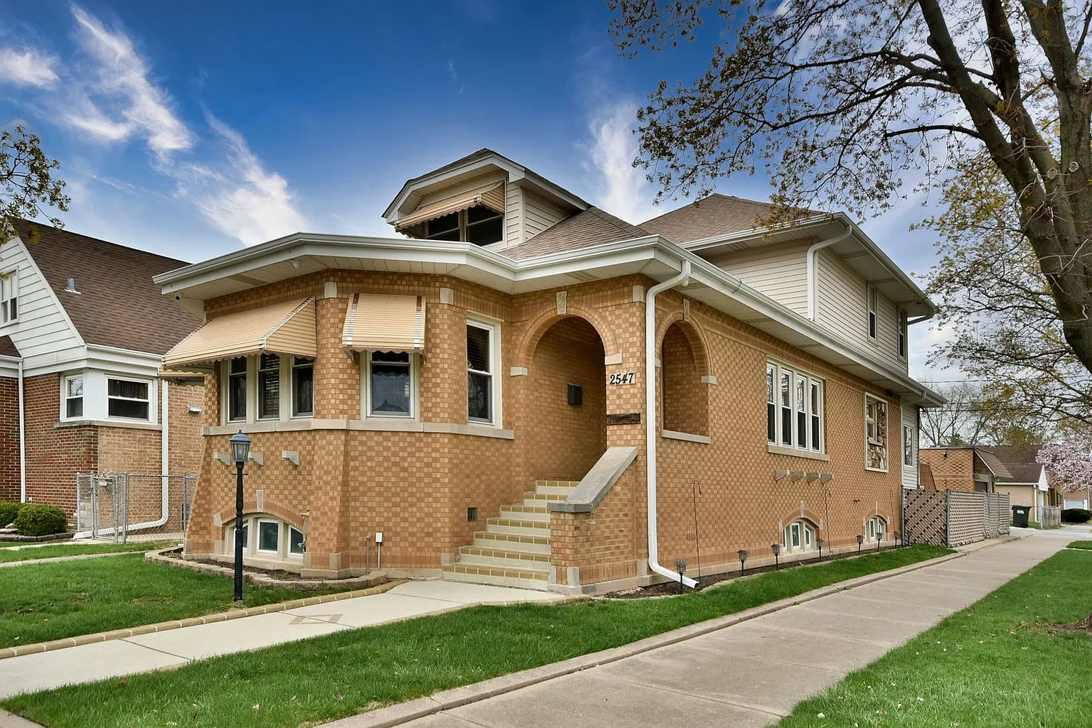 2547 Clarke St photo 1