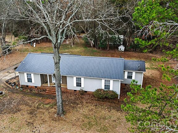 4th image of 9879 Valley Rd