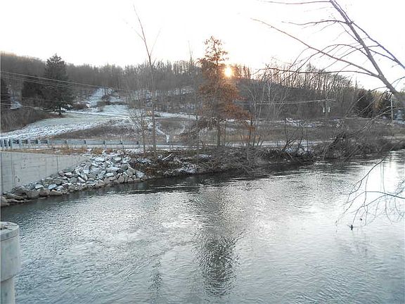 2nd image of 776 Two Mile Run Rd