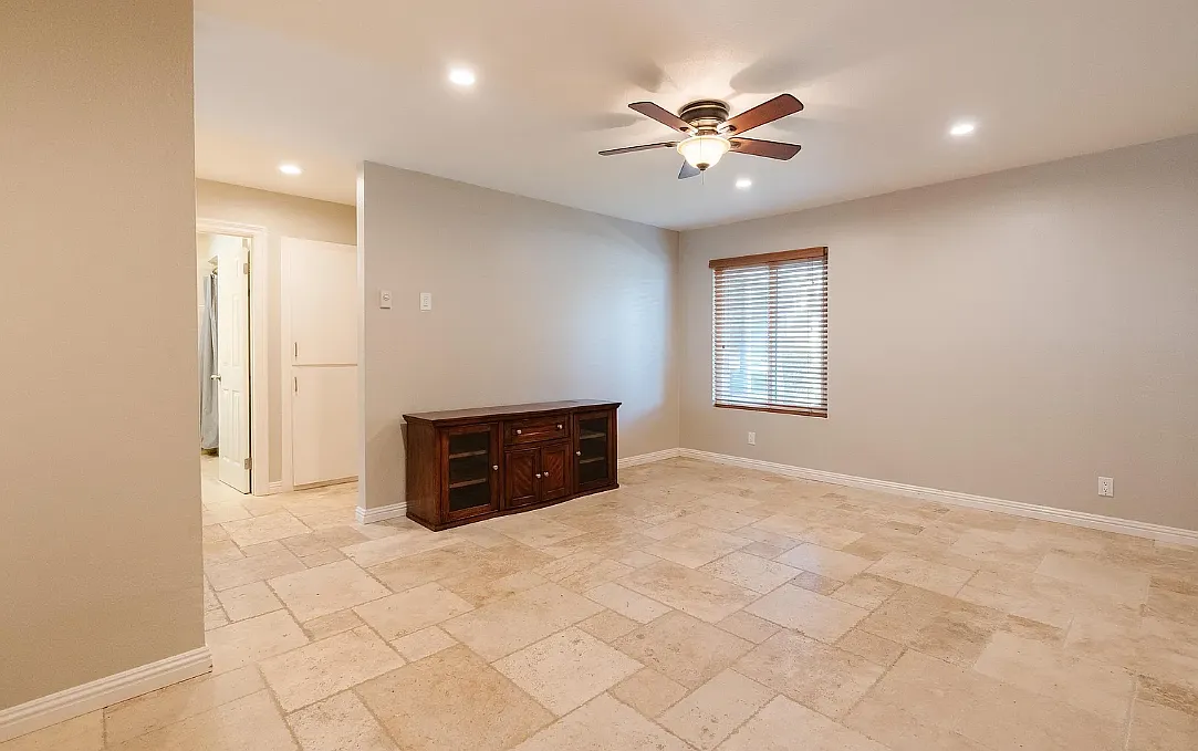 Building Photo - 13754 Mango Dr #131