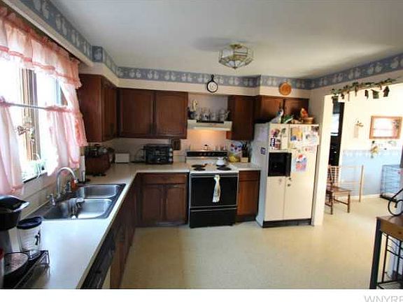 2nd image of 70 Lakeside Dr
