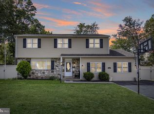 672 Stratford Rd, Warminster, PA 18974