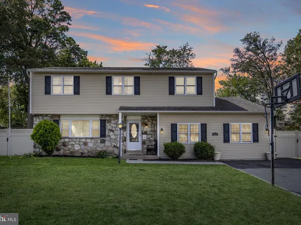 672 Stratford Rd, Warminster, PA 18974