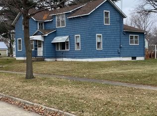 716 4th St SW, Independence, IA 50644