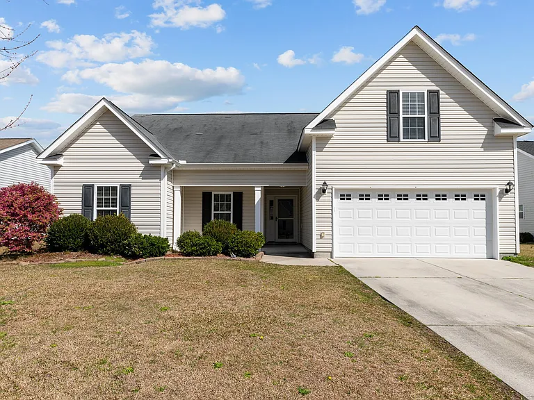 205 Lynden Ln — Photo 1