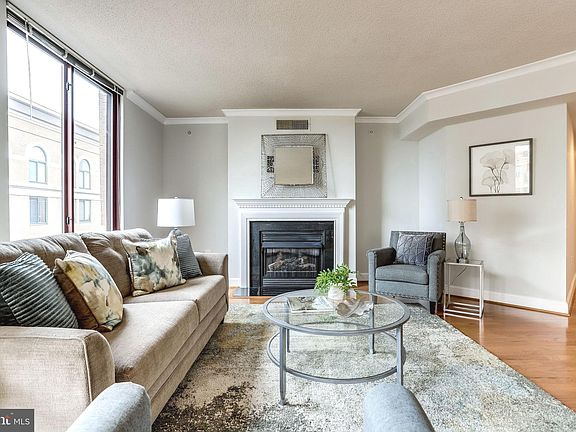 3rd image of 1201 N Garfield St APT 909